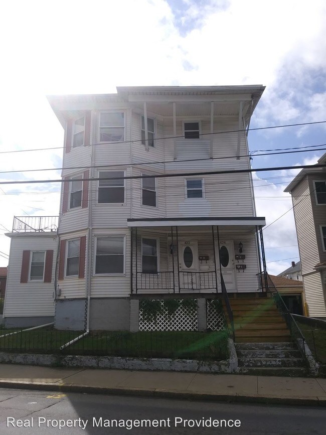 Building Photo - 422-424 Weeden St
