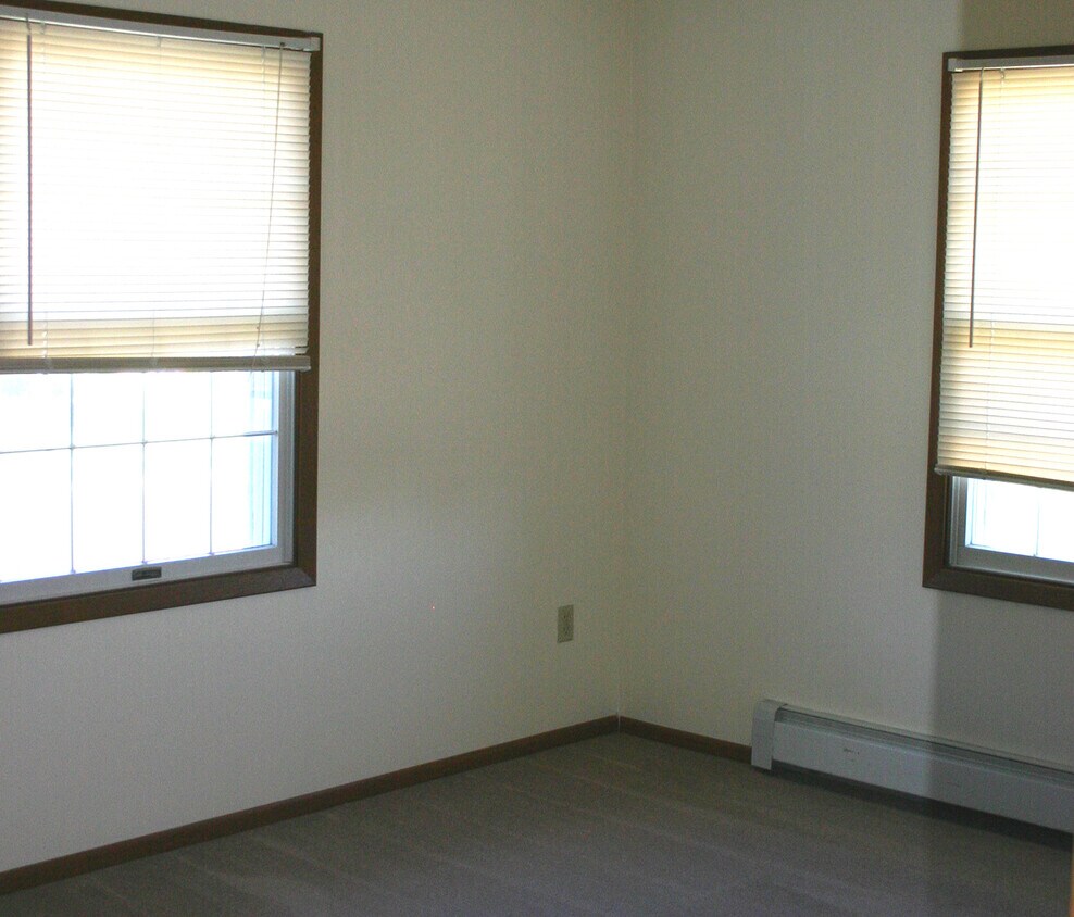 Primary Photo - 1620 Roe Crest Dr