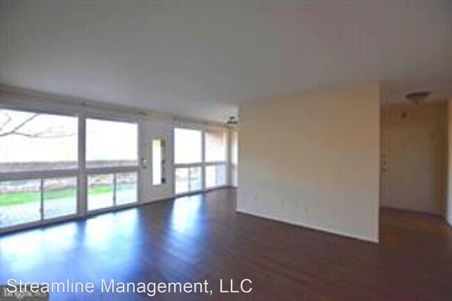 Building Photo - 2 br, 1 bath House - 22 Manor Circle #G3