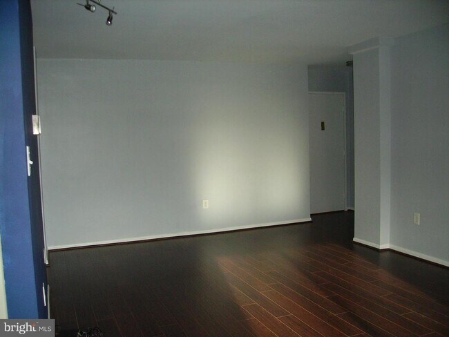 Building Photo - 4390 Lorcom Ln