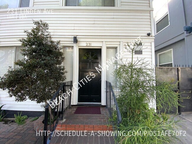 Building Photo - Historical Charm at Maison Linden in Downt...