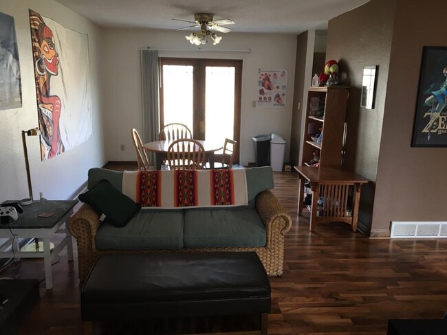 Dining Room - 2806 W Lake St