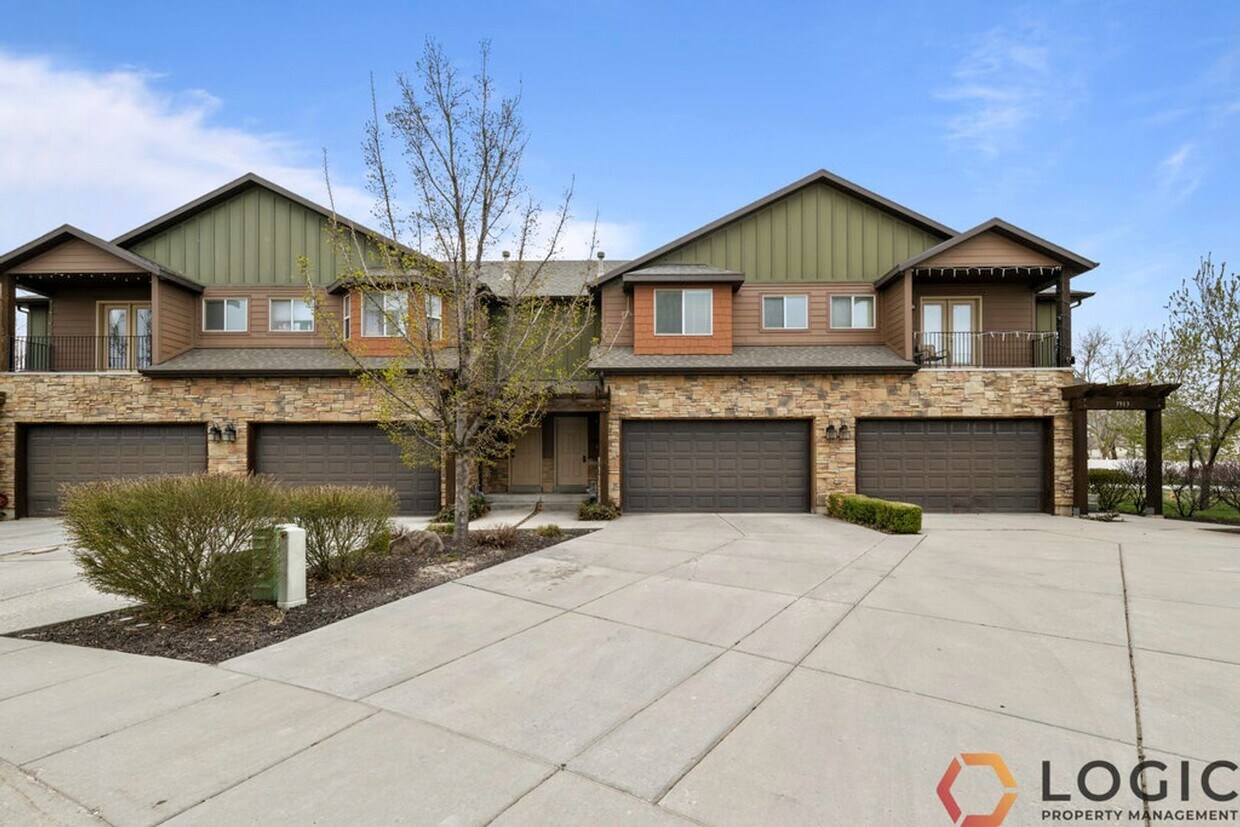 Primary Photo - Beautiful Townhome in Midvale!