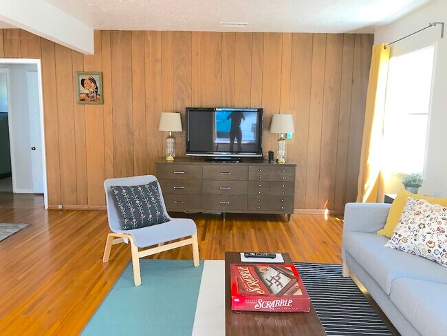 Foto del edificio - 2137 Avon St