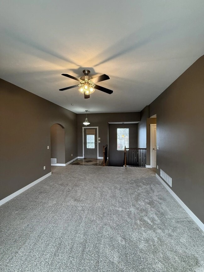 Building Photo - 1390 Stoneridge Dr