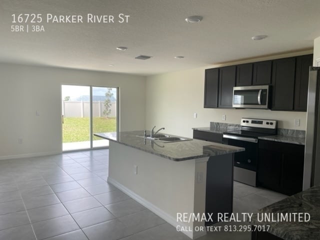 Building Photo - 16725 Parker River St Wimauma 33598 (Creek...