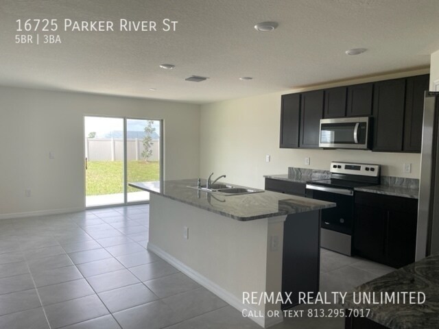Foto del edificio - 16725 Parker River St Wimauma 33598 (Creek...