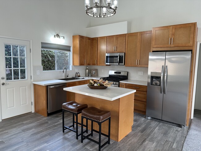 Fully remodeled Kitchen - 719 N M St