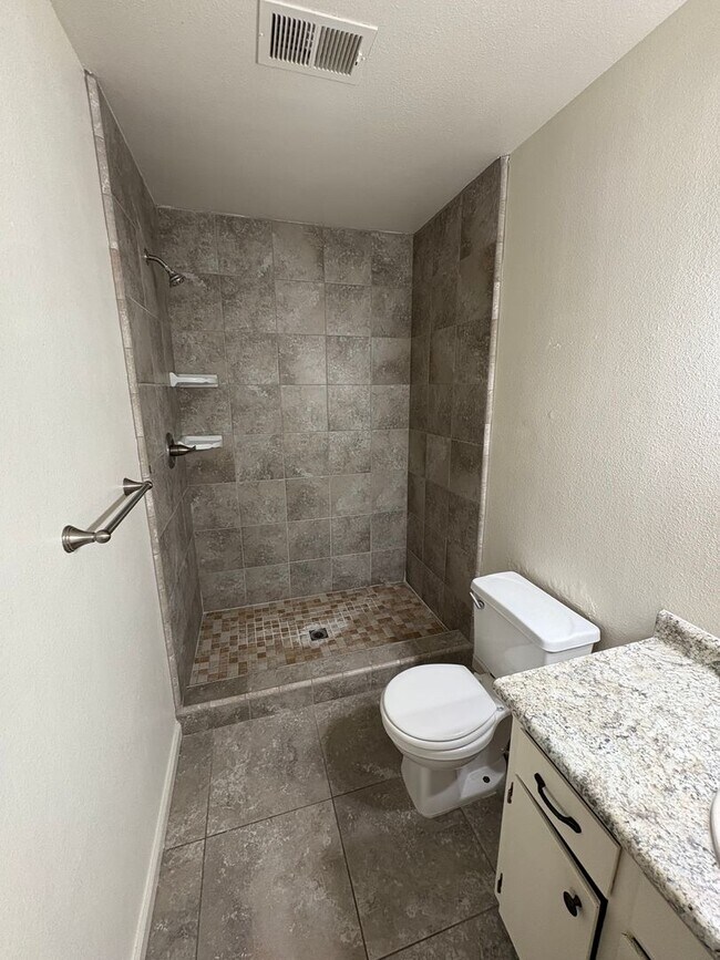 Foto del edificio - Spacious Home Available Now!