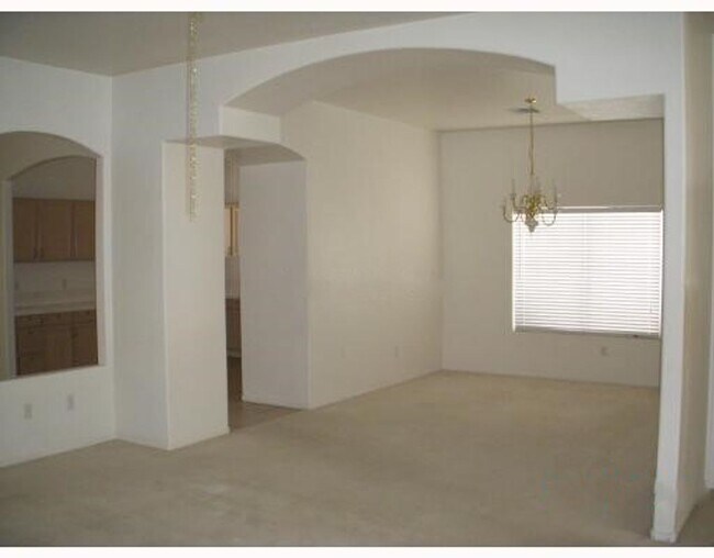 Building Photo - Central Area