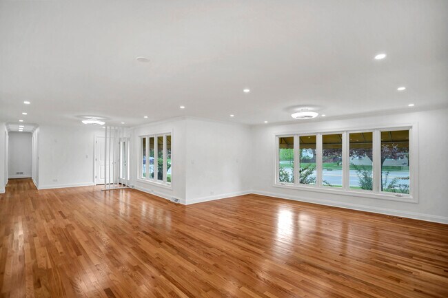 Foto del edificio - 1193 S River Rd
