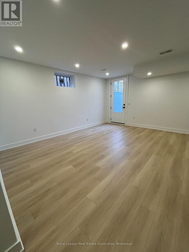 Building Photo - 1039 Caven St