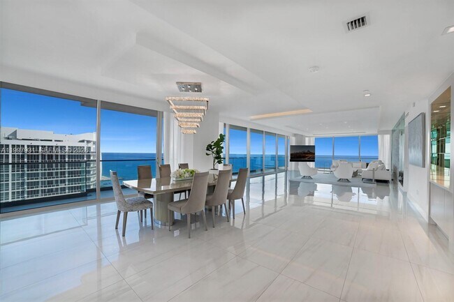 Foto del edificio - 10203 Collins Ave