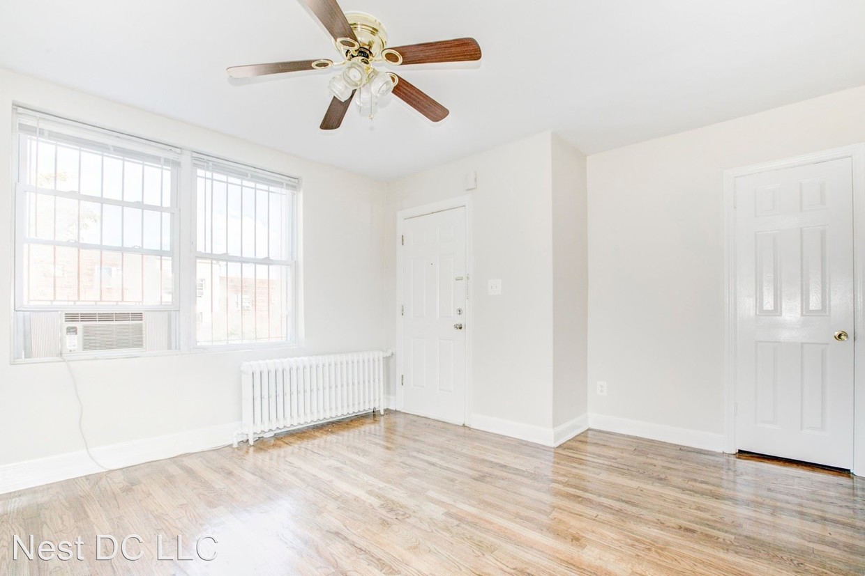 Primary Photo - 928 19th St NE