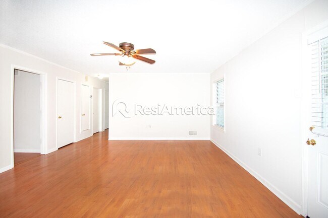 Building Photo - Newly Renovated 3/2 In Bartlett