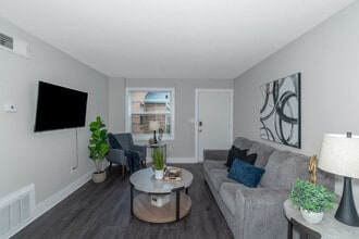 Building Photo - 3518 Roswell Rd NE