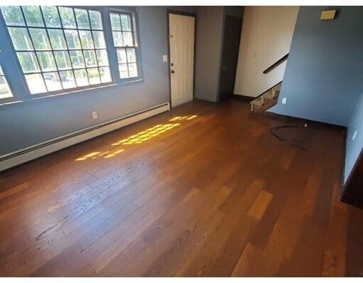 Foto del edificio - 163 Long Pond Dr