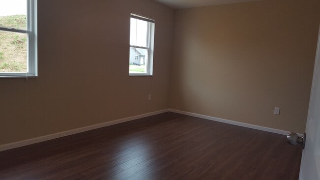 Building Photo - 2 Bedroom Duplex