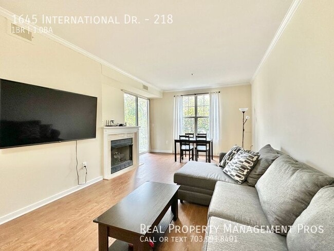 Building Photo - 1645 International Dr