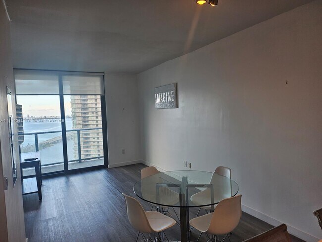 Foto del edificio - 501 NE 31st St