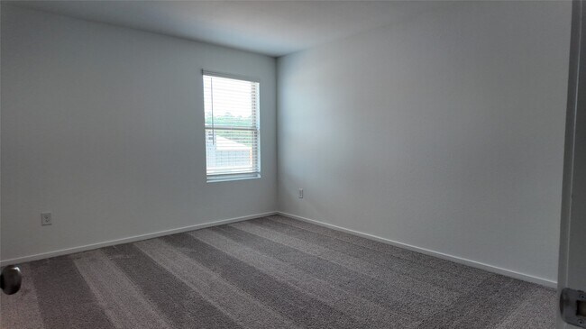 Foto del edificio - 15917 English Rose Rd
