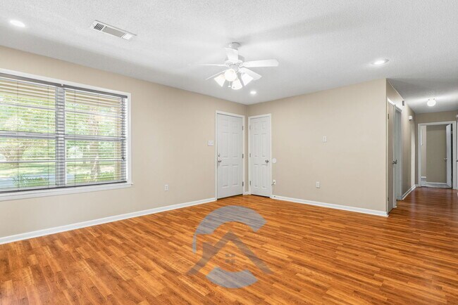 Foto del edificio - 2417 Meadow Dr