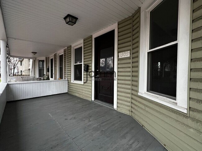 Building Photo - 1303 Castle Ave