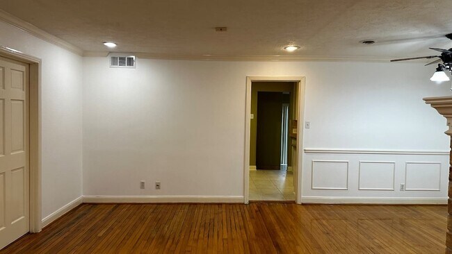 Foto del edificio - 3323 Cloverdale St
