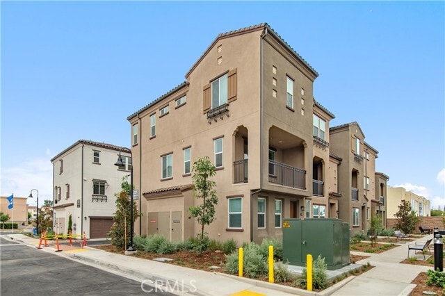 Building Photo - 2215 W Orange Ave