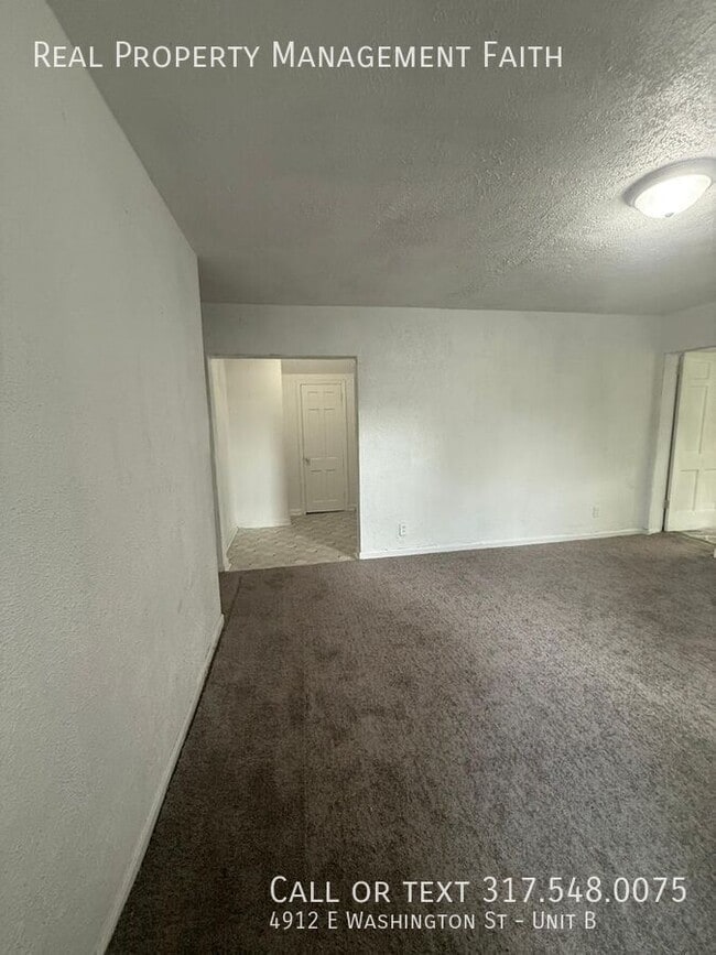 Foto del edificio - 4912 E Washington St