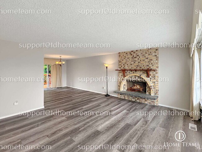 Building Photo - "Spacious 4-Bed Oasis with Granite Touches & Finished Basement in Renton!"