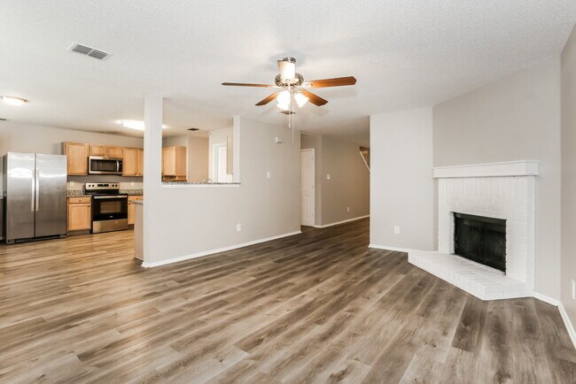 Foto del edificio - 1824 Lariat Dr