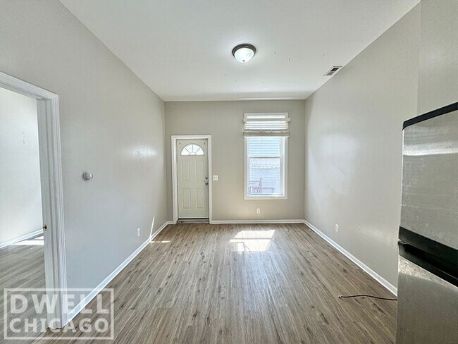 Foto del edificio - 2133 S Fairfield Ave