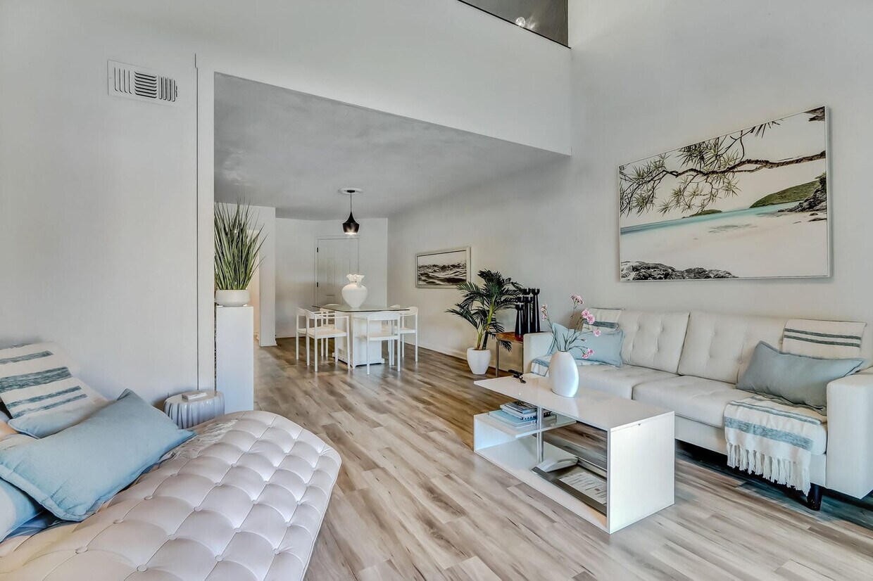 Foto principal - 2701 Seagate Ln N