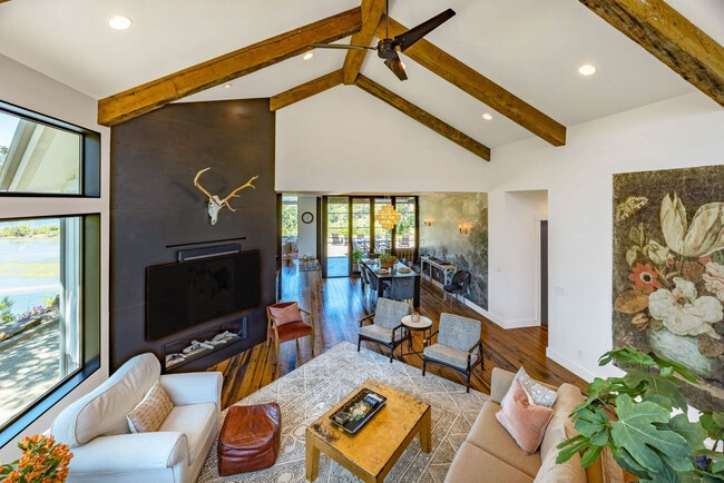 Building Photo - 3500 Westcliff Dr