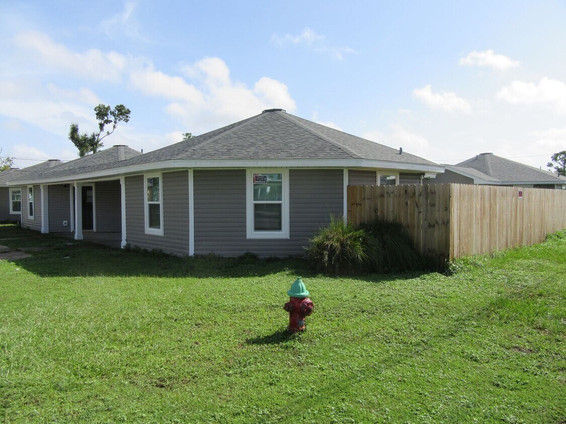 Foto principal - 1300 Grace Ave