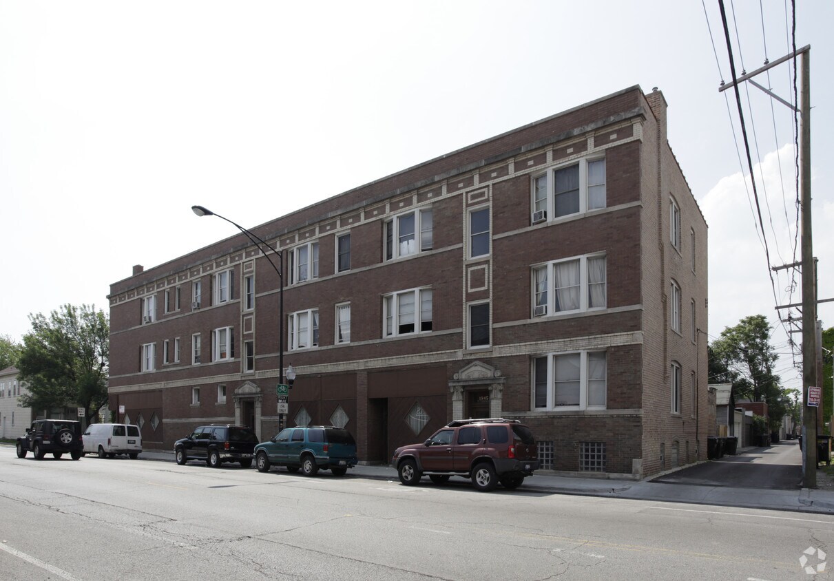 Building Photo - 1941-1945 W Augusta Blvd
