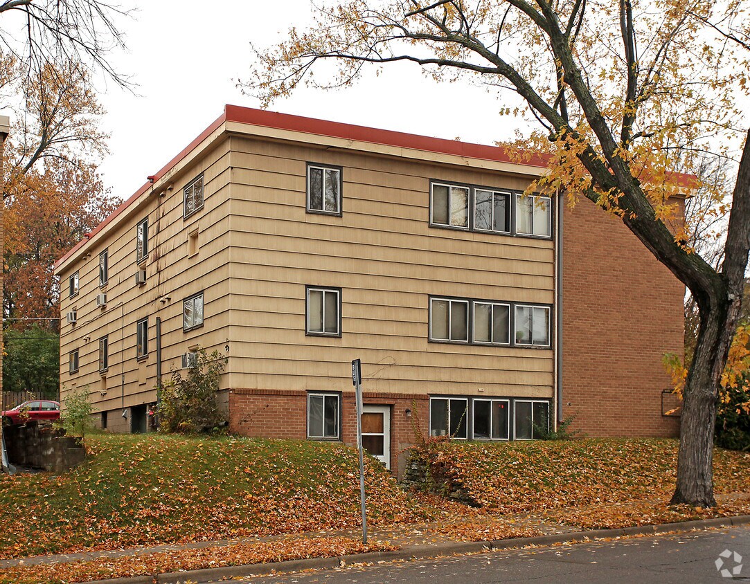 Primary Photo - 1298 Edgcumbe Rd