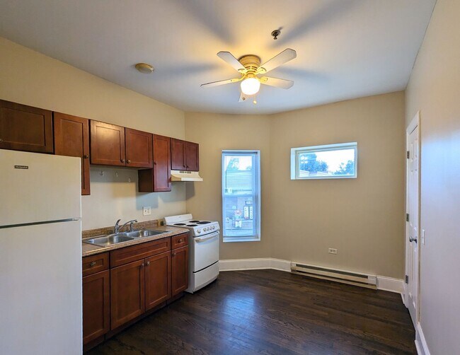 Foto del edificio - 112 N Center St