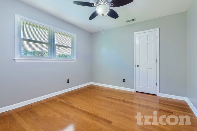Foto del edificio - 130 Southwood Ct