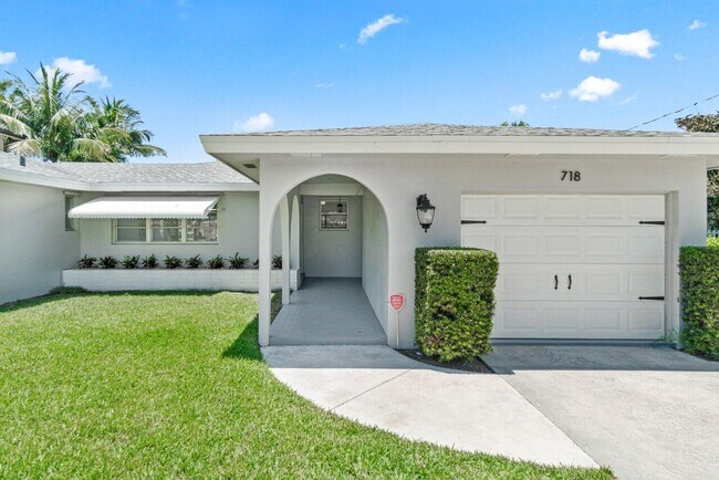 Building Photo - 718 Shore Dr
