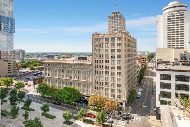 Building Photo - 700 Church St