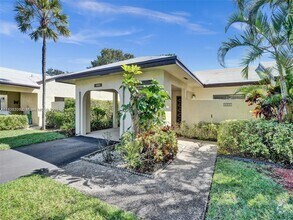 Building Photo - 8511 Casa Del Lago