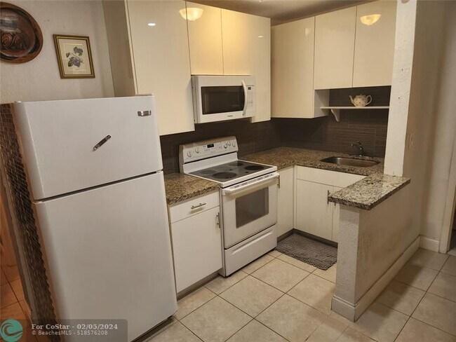 Foto del edificio - 1597 NE 53rd Ct
