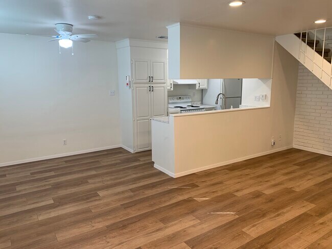 Building Photo - 2120 Lemontree Way