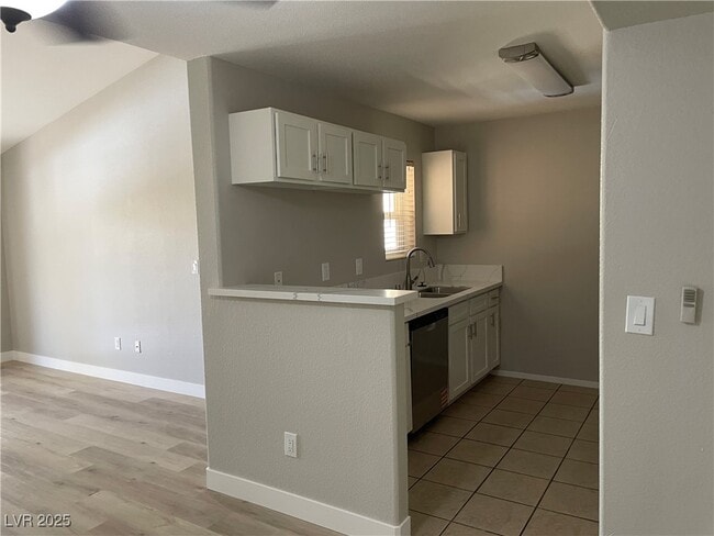 Foto del edificio - 2300 E Silverado Ranch Blvd