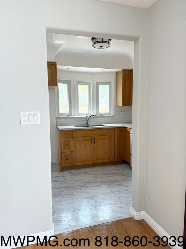 Foto del edificio - Ideally situated 2-Bed 2-Bath HOME