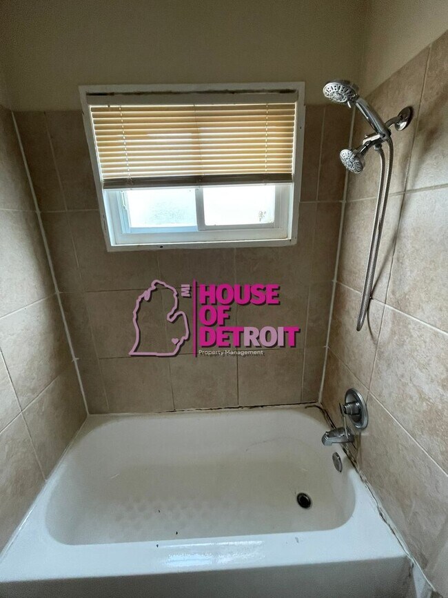 Foto del edificio - 3 BEDROOM | 1 BATH | FREE PRE SCREEN