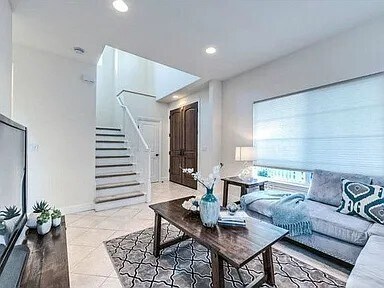 Foto del edificio - 339 Cypress Ave