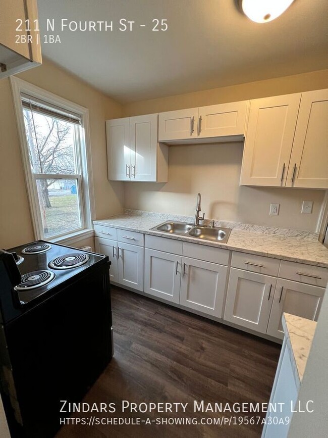 Building Photo - Newly Renovated 2 Bed 1 Bath Apartment at ...